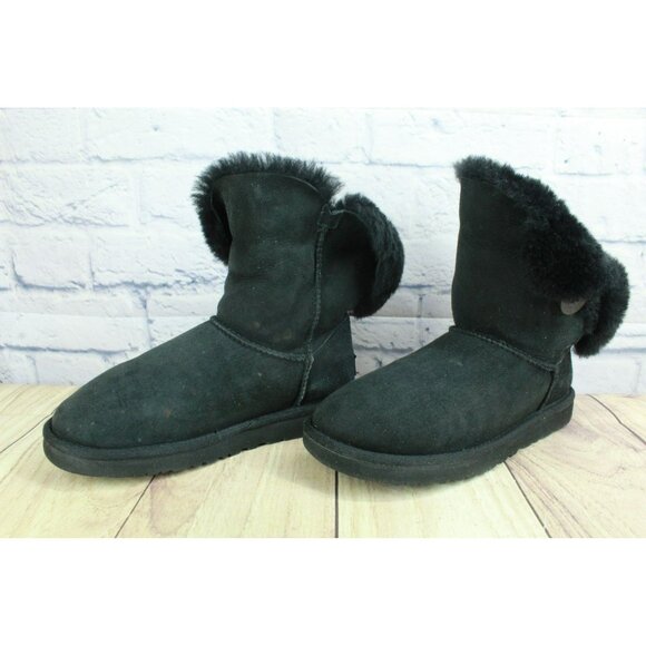 UGG Shoes S/N 5803 Bailey Button II Pull On Shearling Lined Suede Boots Size 7 - Picture 2 of 9